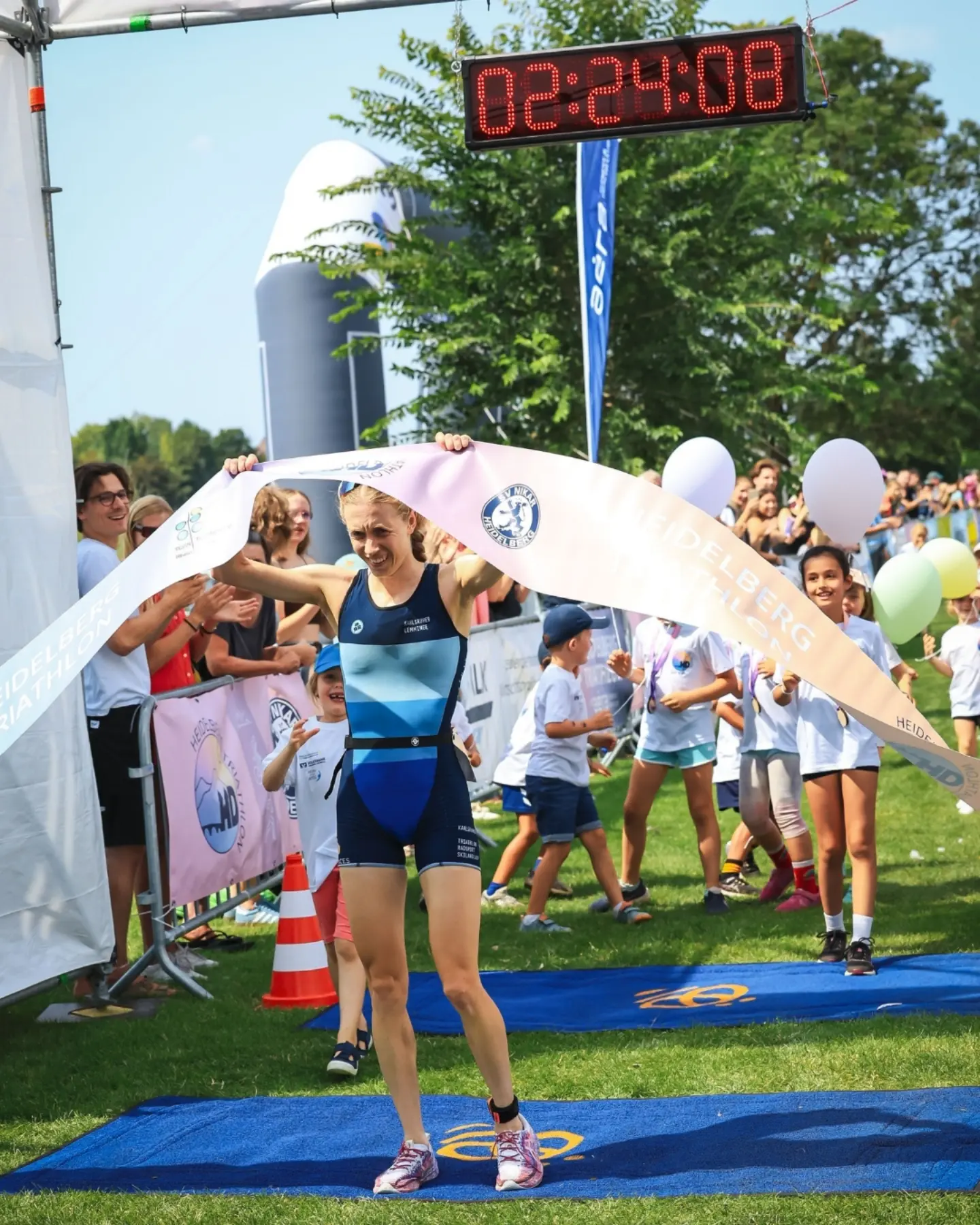 Valerie Moser beim Zieleinlauf des Heidelberg Triathlon 2026