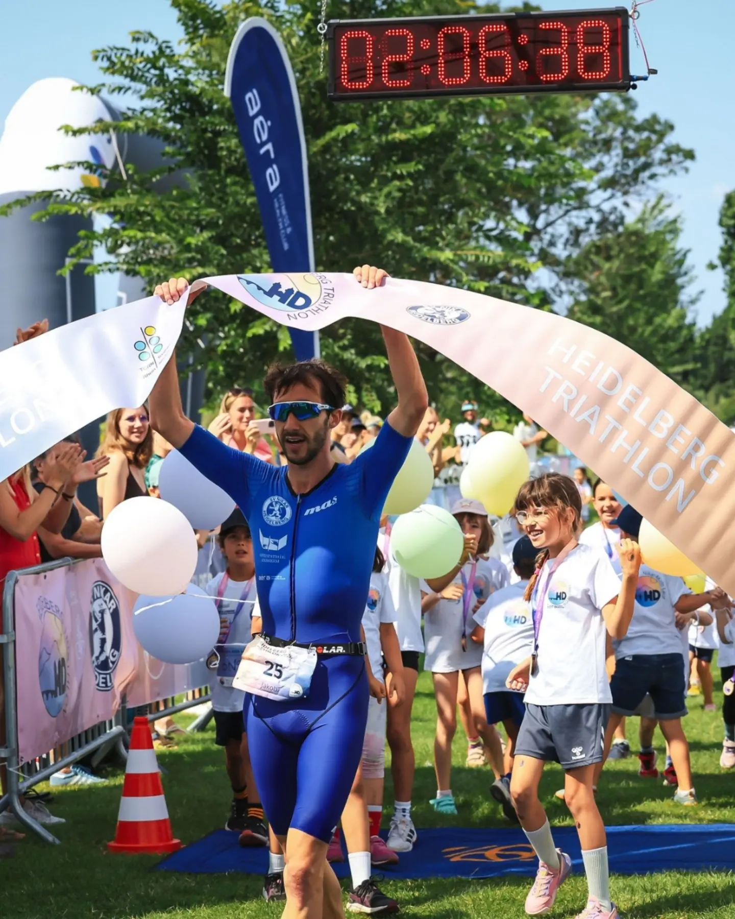 Jakob Breinlinger beim Zieleinlauf des Heidelberg Triathlon 2026